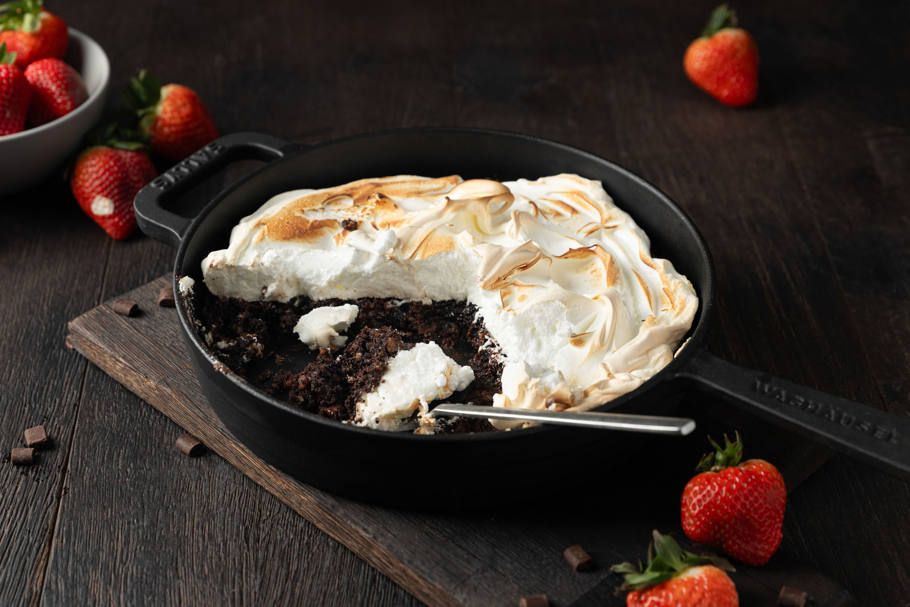 Schokoladenbrownie mit Baiserhaube
