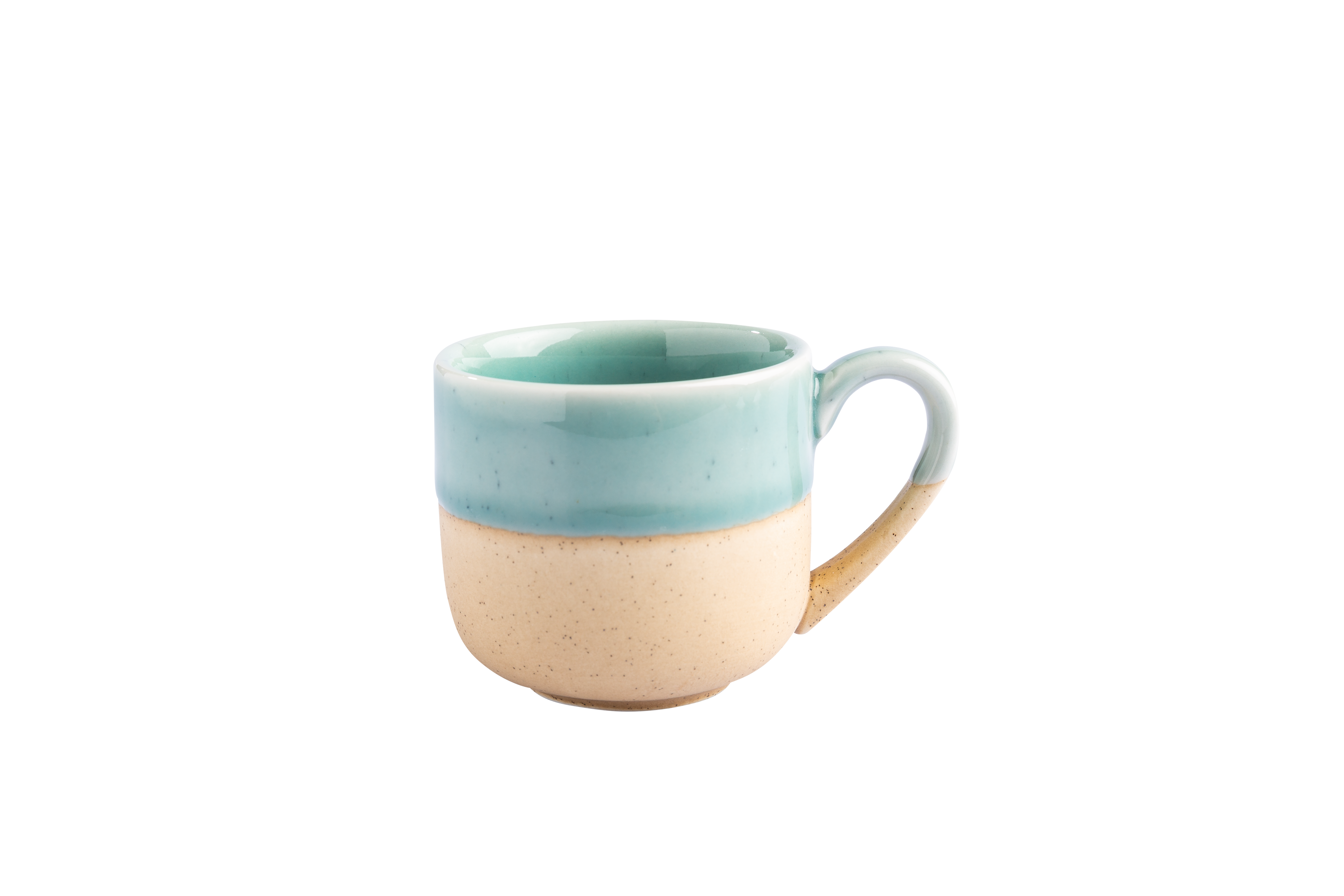 Eine blau-beige Keramik-Tasse
