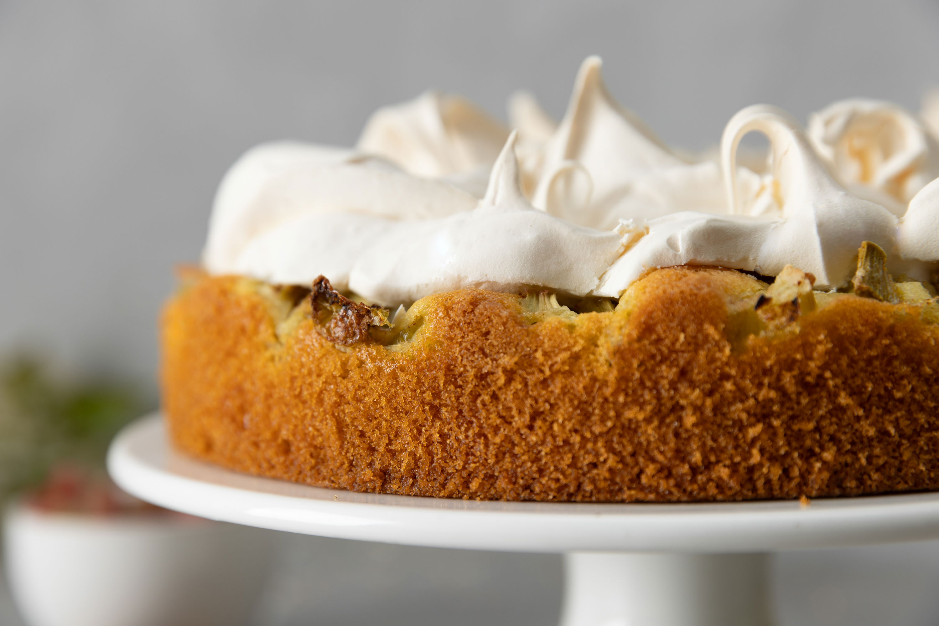 Rhabarberkuchen mit Baiserhaube / Rührteigboden