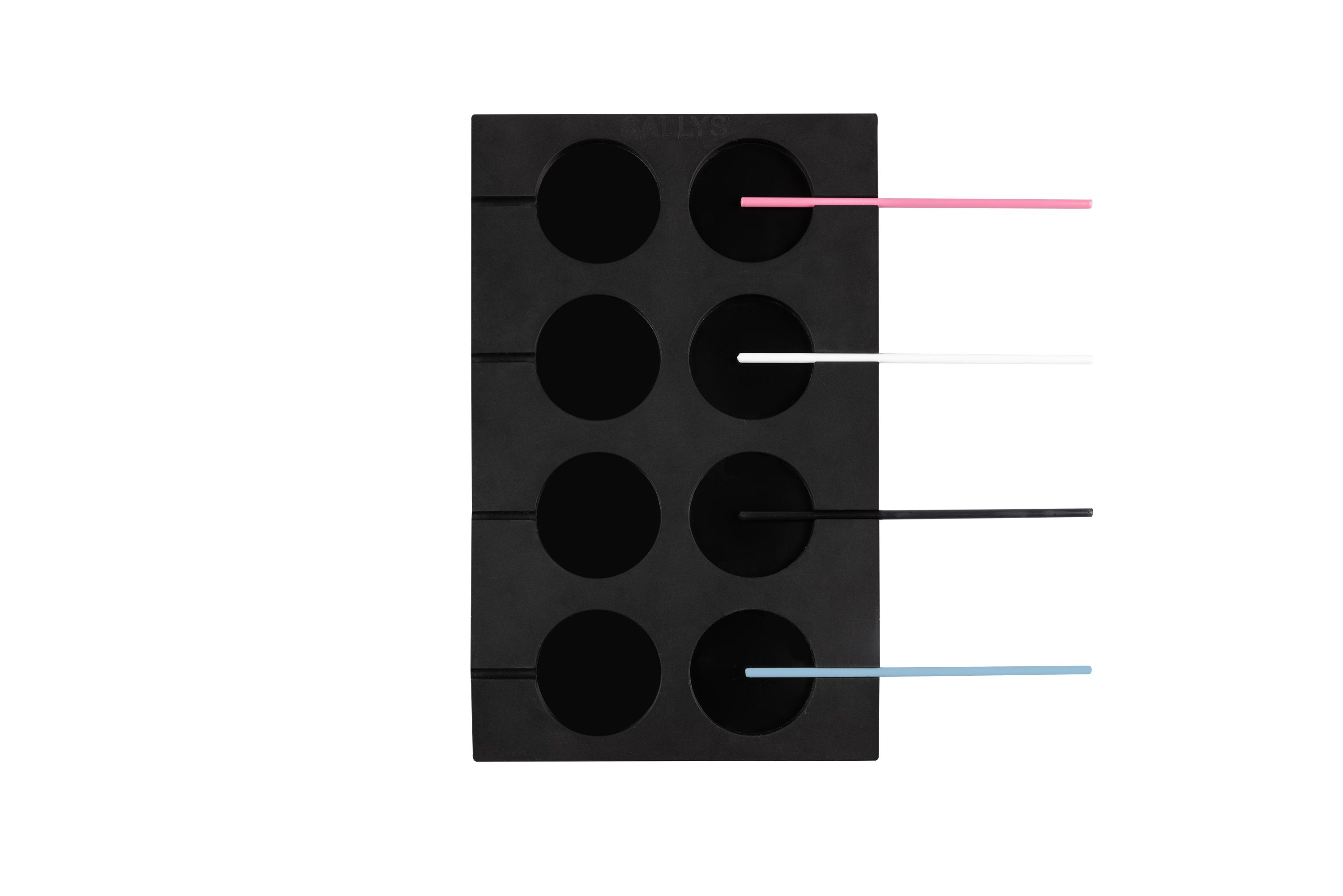 Ein schwarzer, rosa, blauer und weißer Lollistick in einer Silikonform