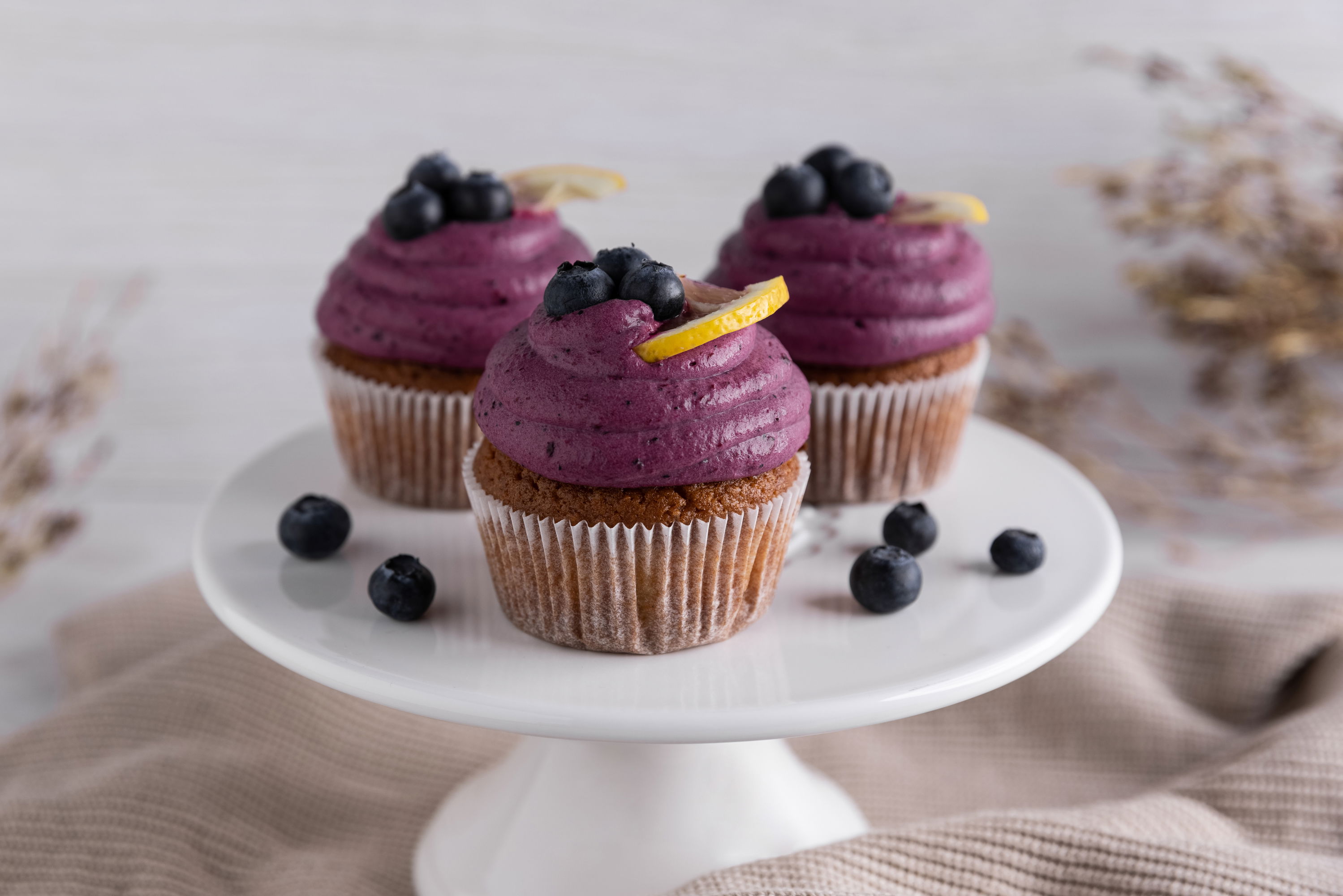 Blaubeer-Cupcakes mit Lemoncurd Füllung