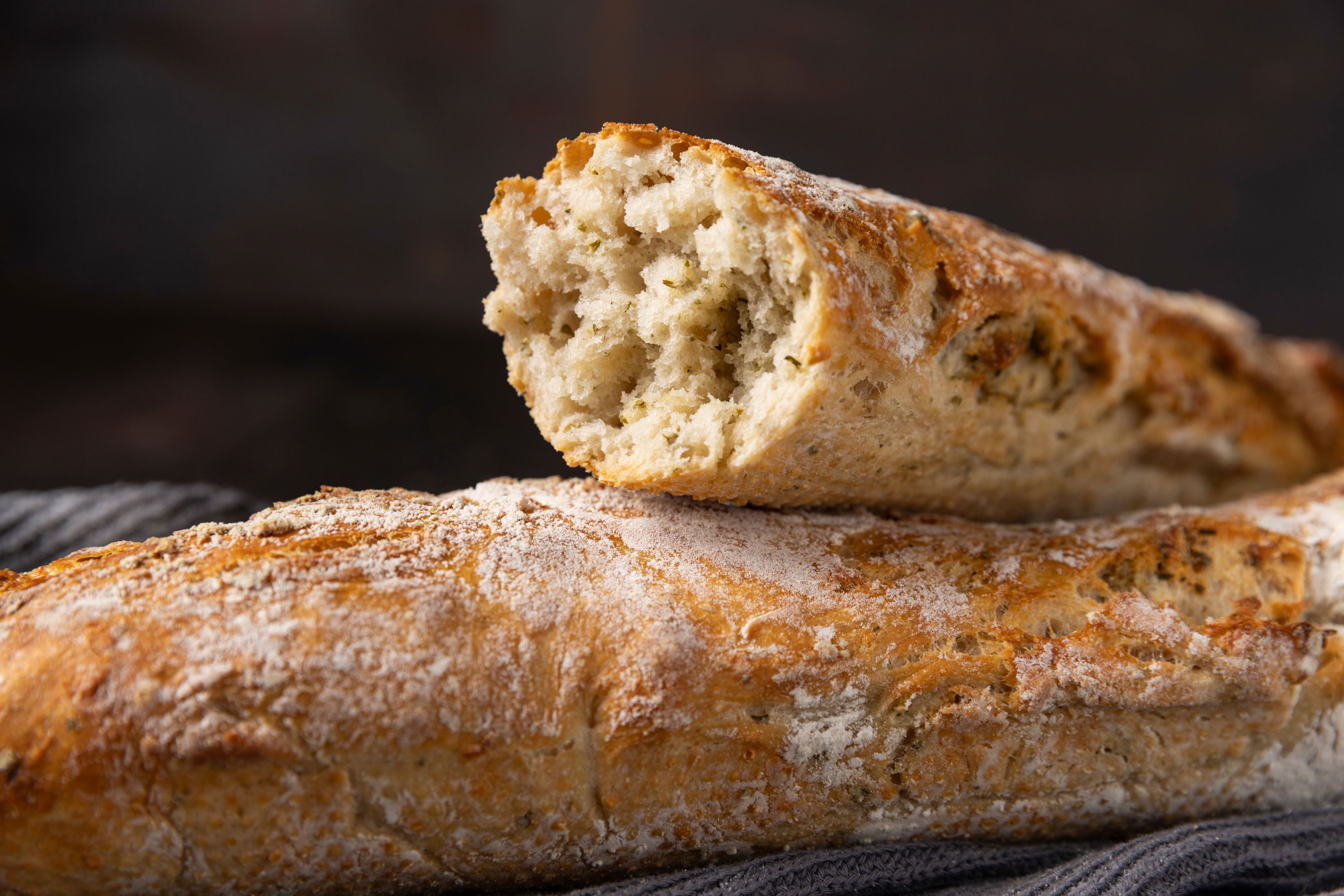 Magisches Cheese-Oregano Baguette