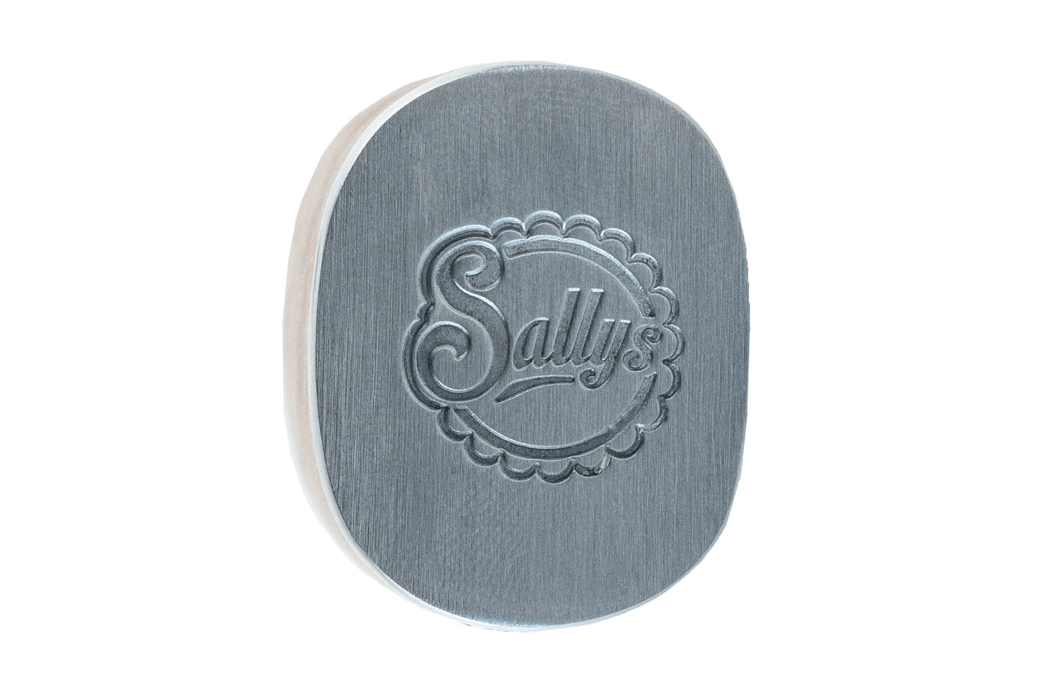 Das Sallys-Logo auf dem Griff des Masuta Messers