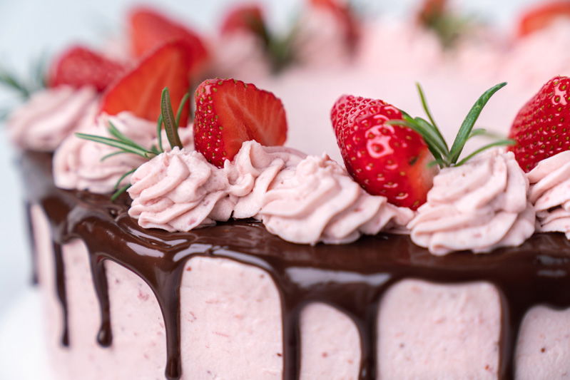 Muttertagstorte mit Erdbeeren / Drip Cake