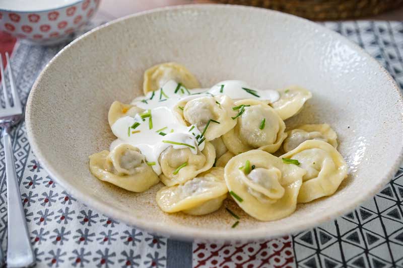 Pelmeni – russische, gefüllte Teigtaschen / пельмени