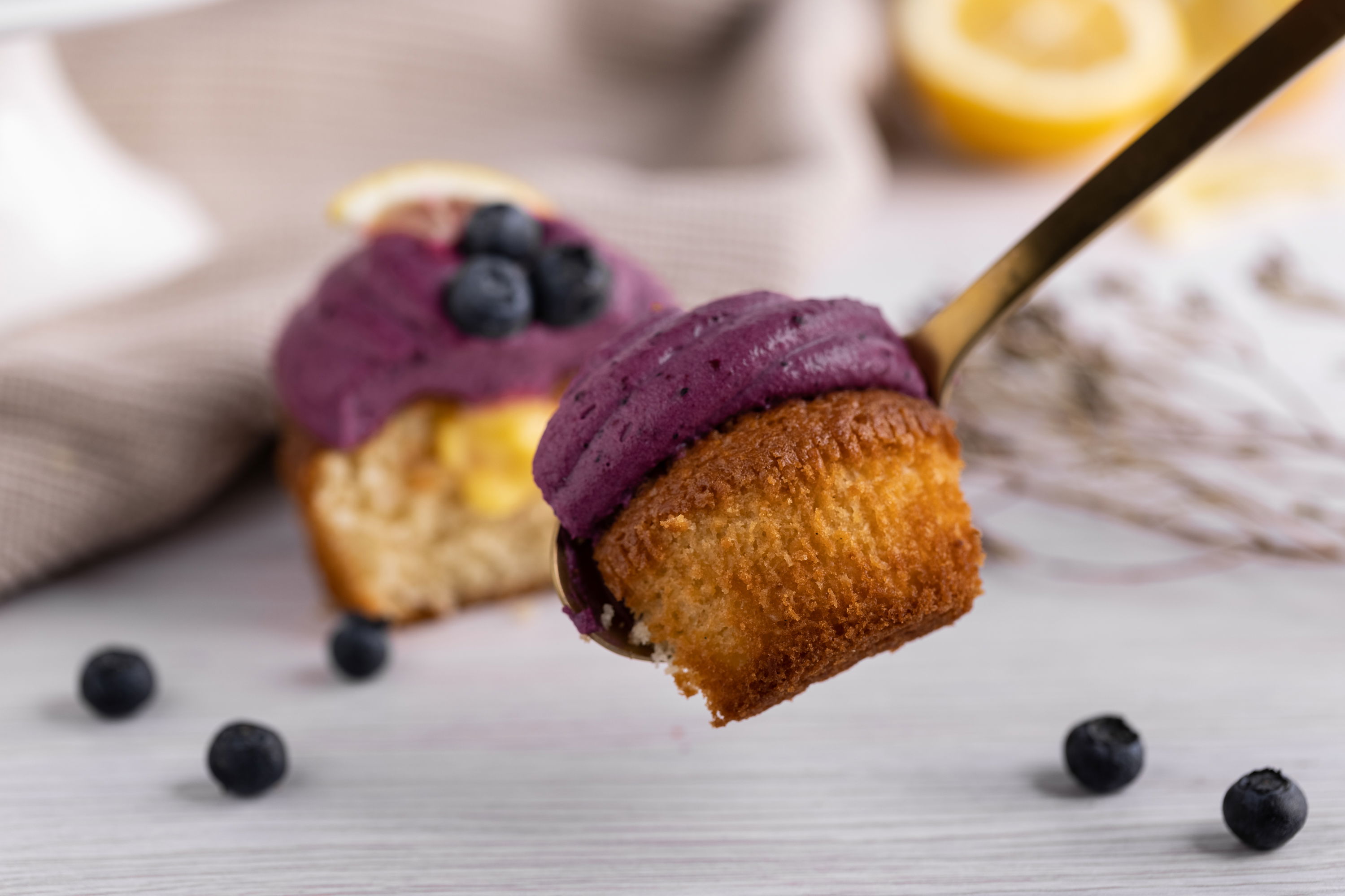 Blaubeer-Cupcakes mit Lemoncurd Füllung