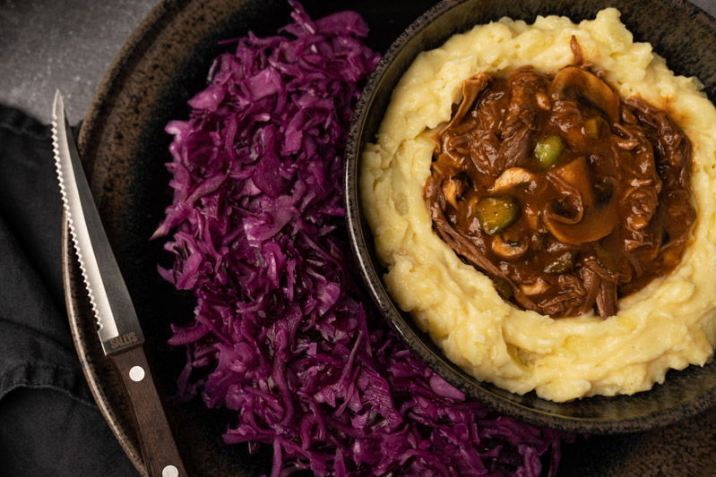 Pulled Beef mit Kartoffelstampf und Krautsalat /leckeres Menü