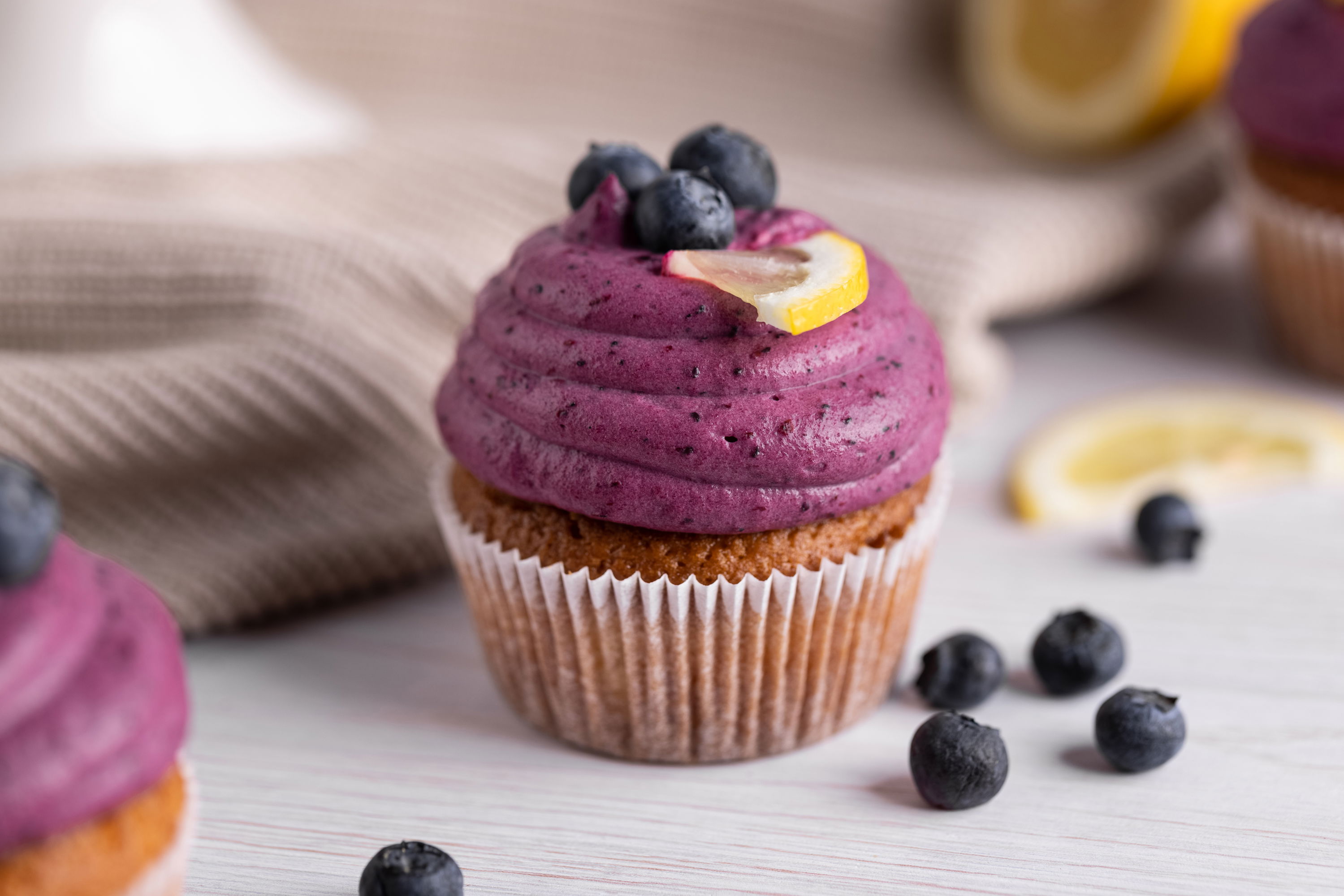 Blaubeer-Cupcakes mit Lemoncurd Füllung