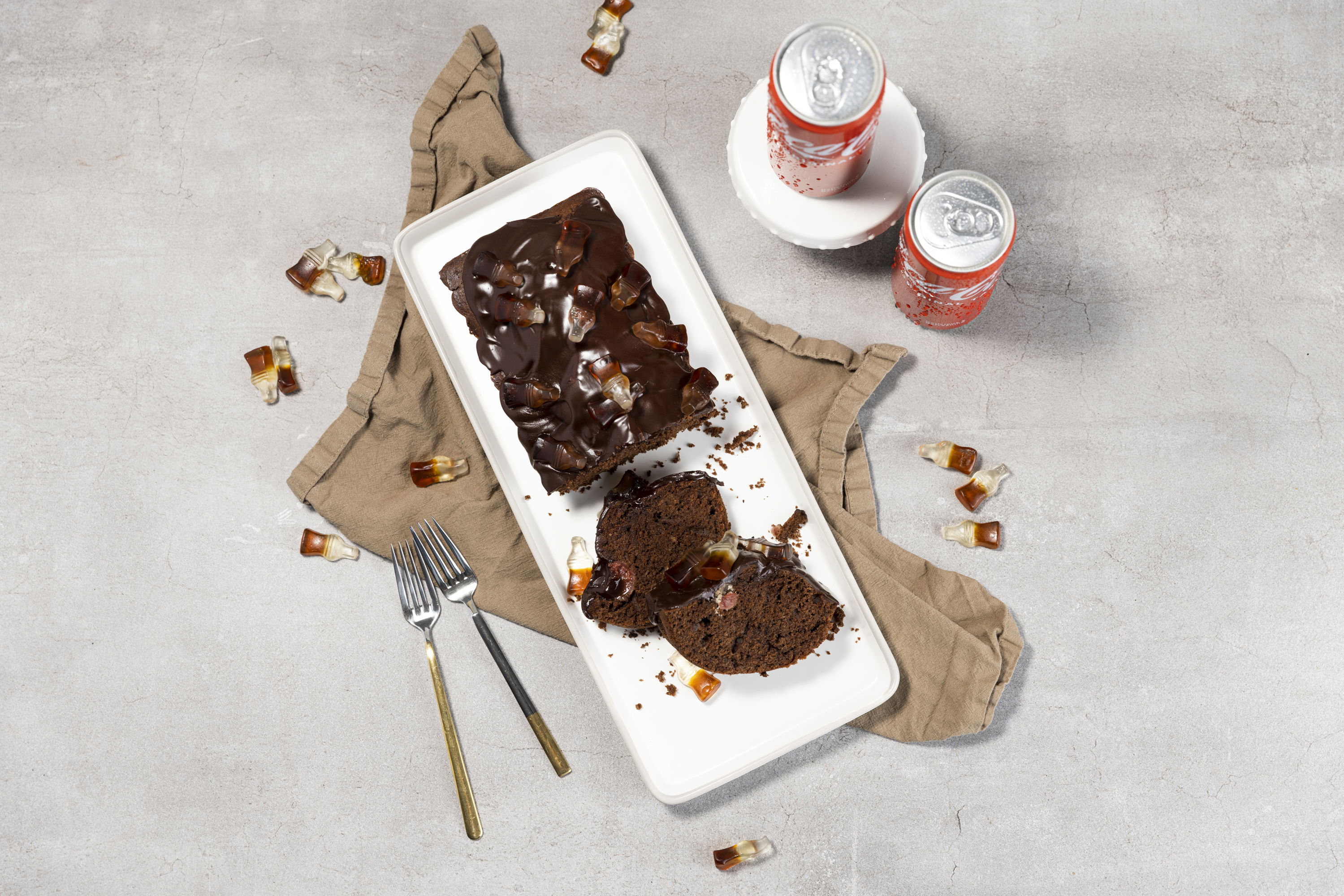 Coca-Cola Kuchen / Cola Schokokuchen mit Kirschen
