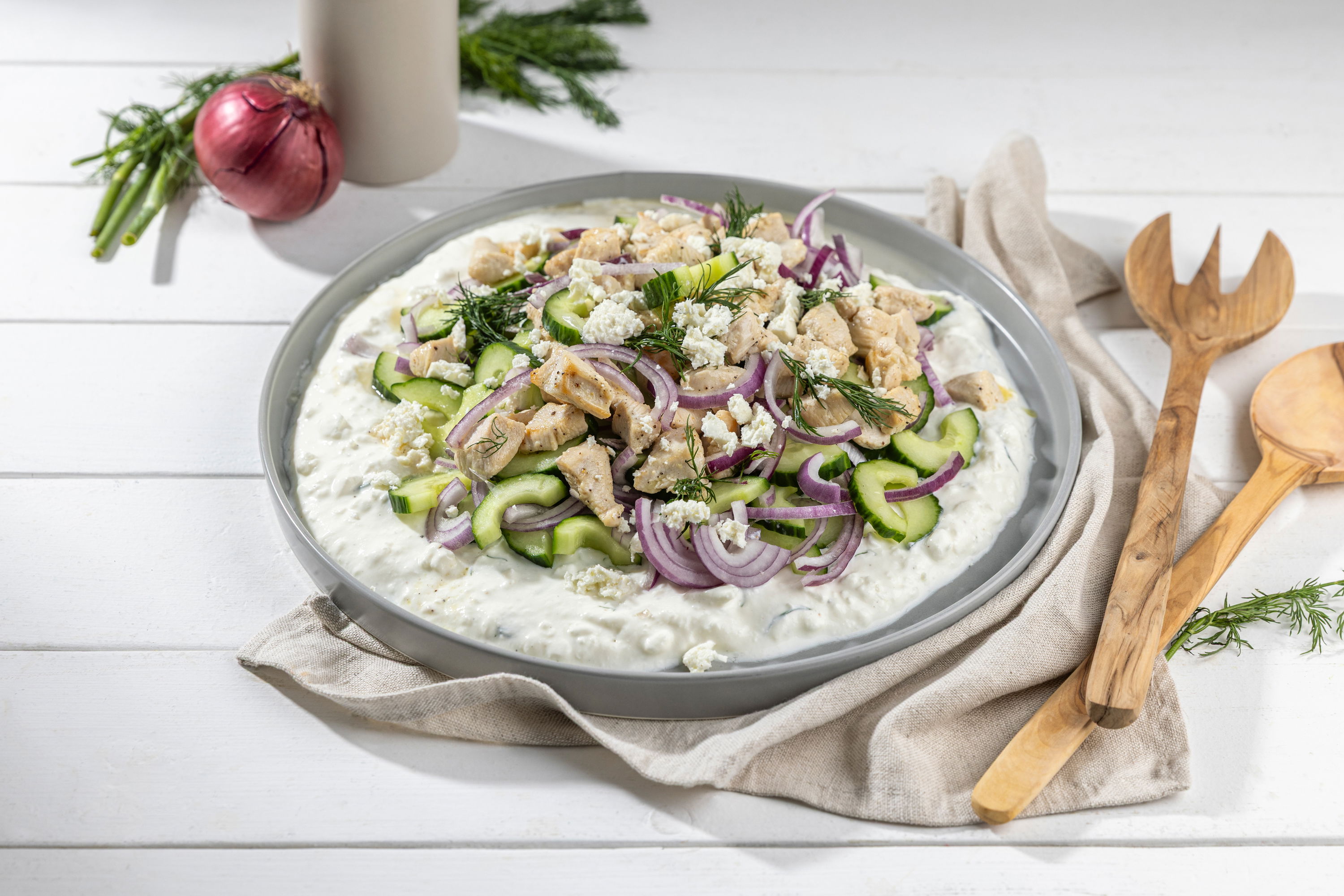 Tzatziki-Gurkensalat mit Hähnchen / High-Protein Salat