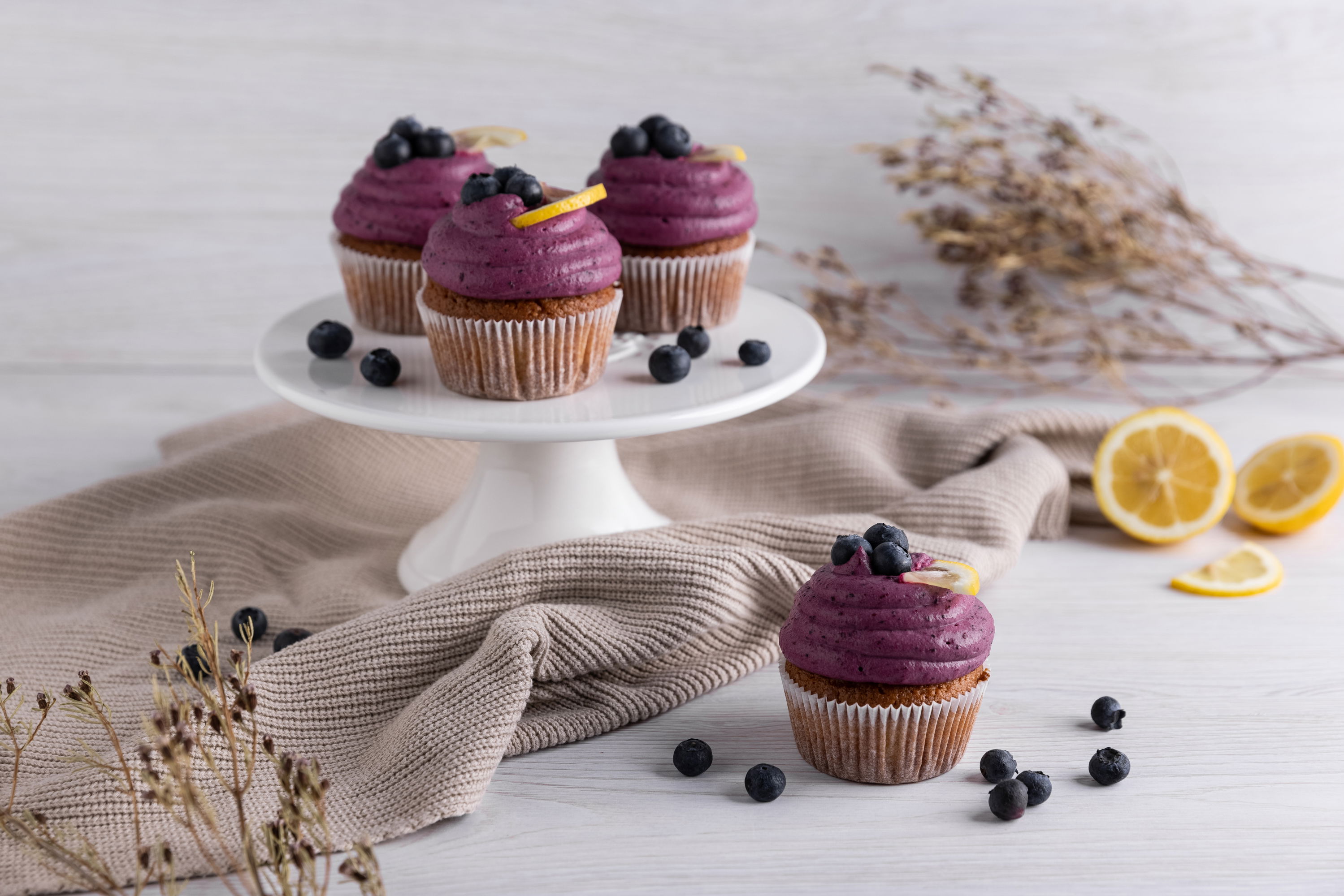 Blaubeer-Cupcakes mit Lemoncurd Füllung