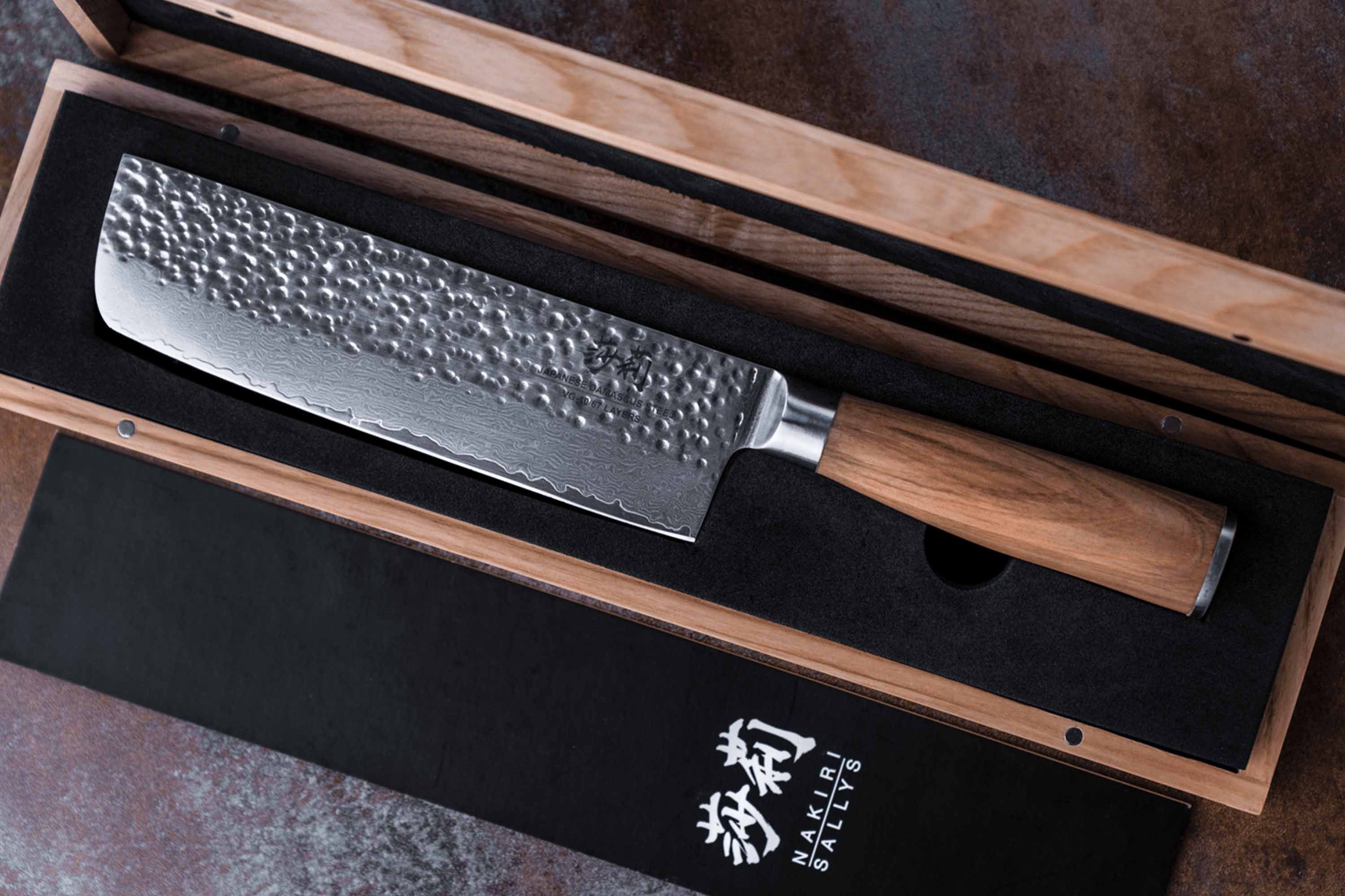 Das Nakiri Messer in seiner Holzbox