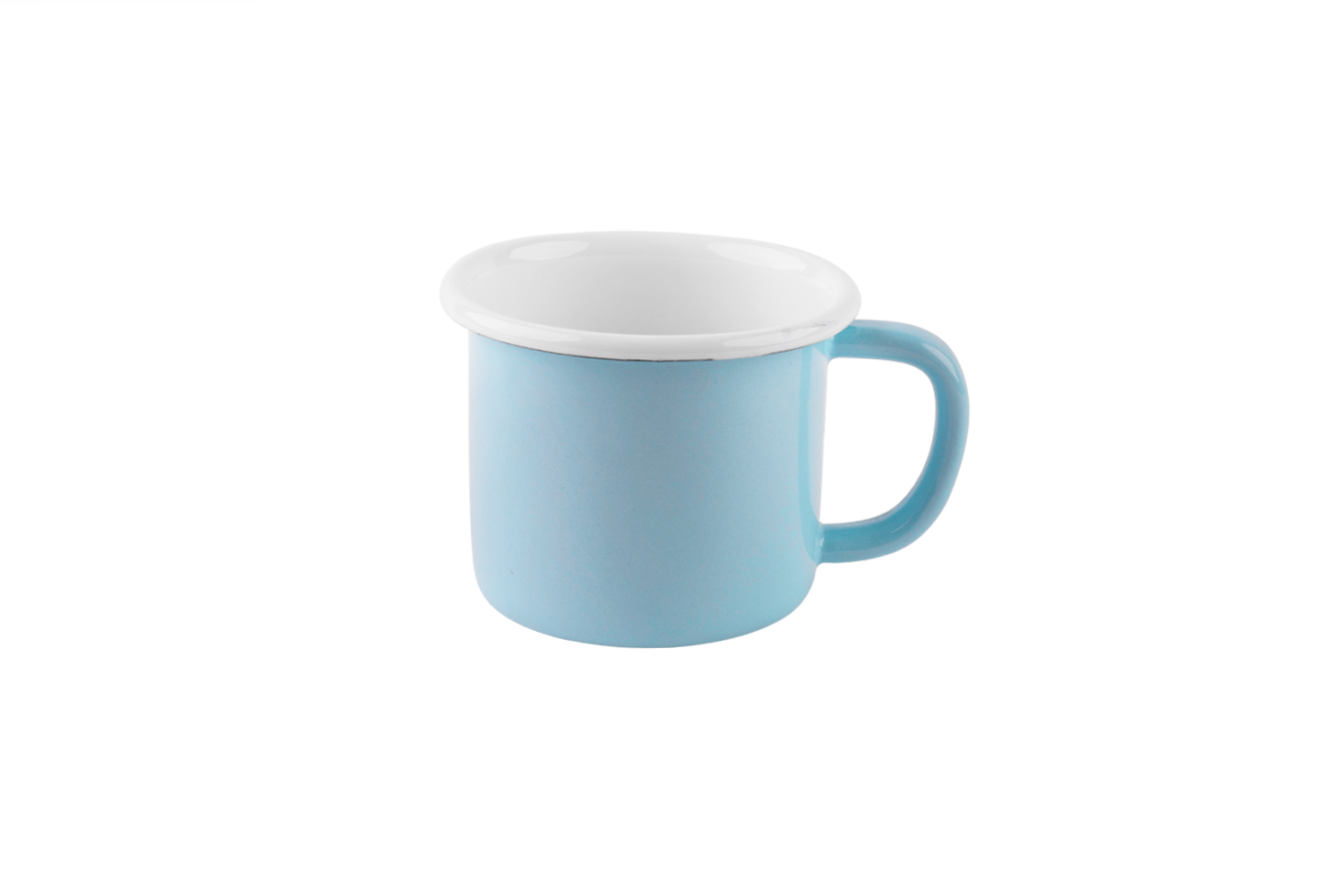 Eine pastellblaue Emaille-Tasse