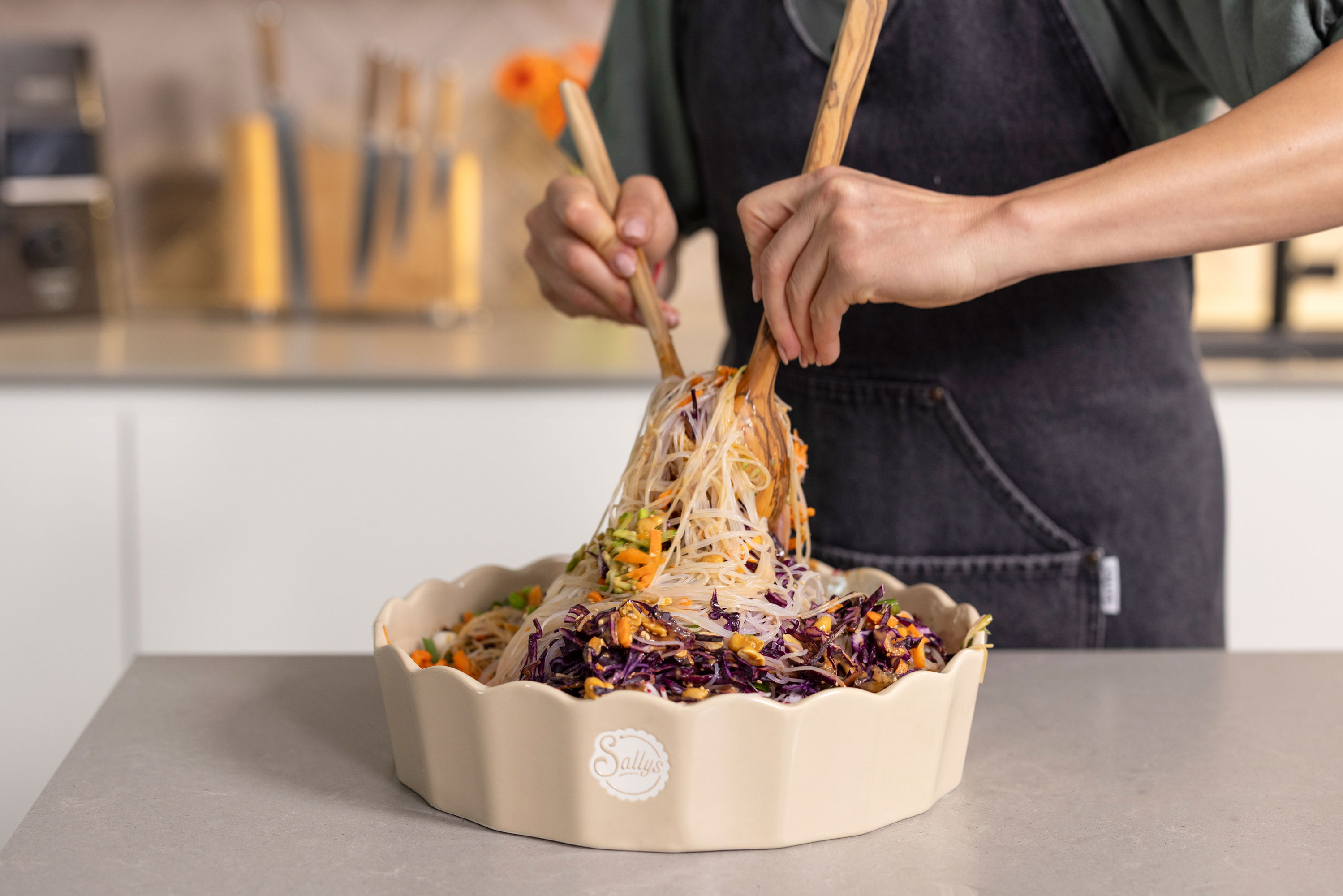 Glasnudel-Salat mit Erdnuss-Dressing