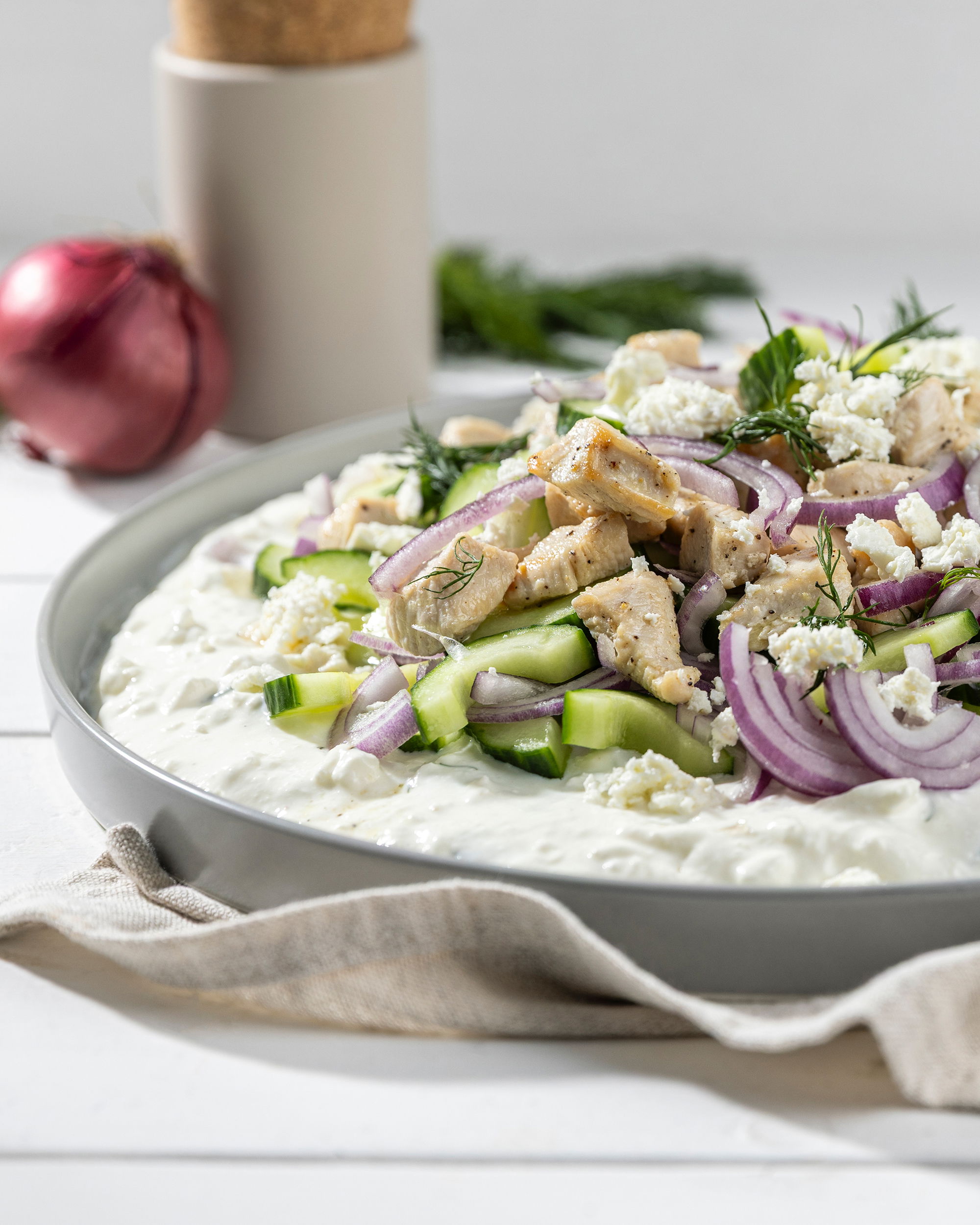 Tzatziki-Gurkensalat mit Hähnchen / High-Protein Salat
