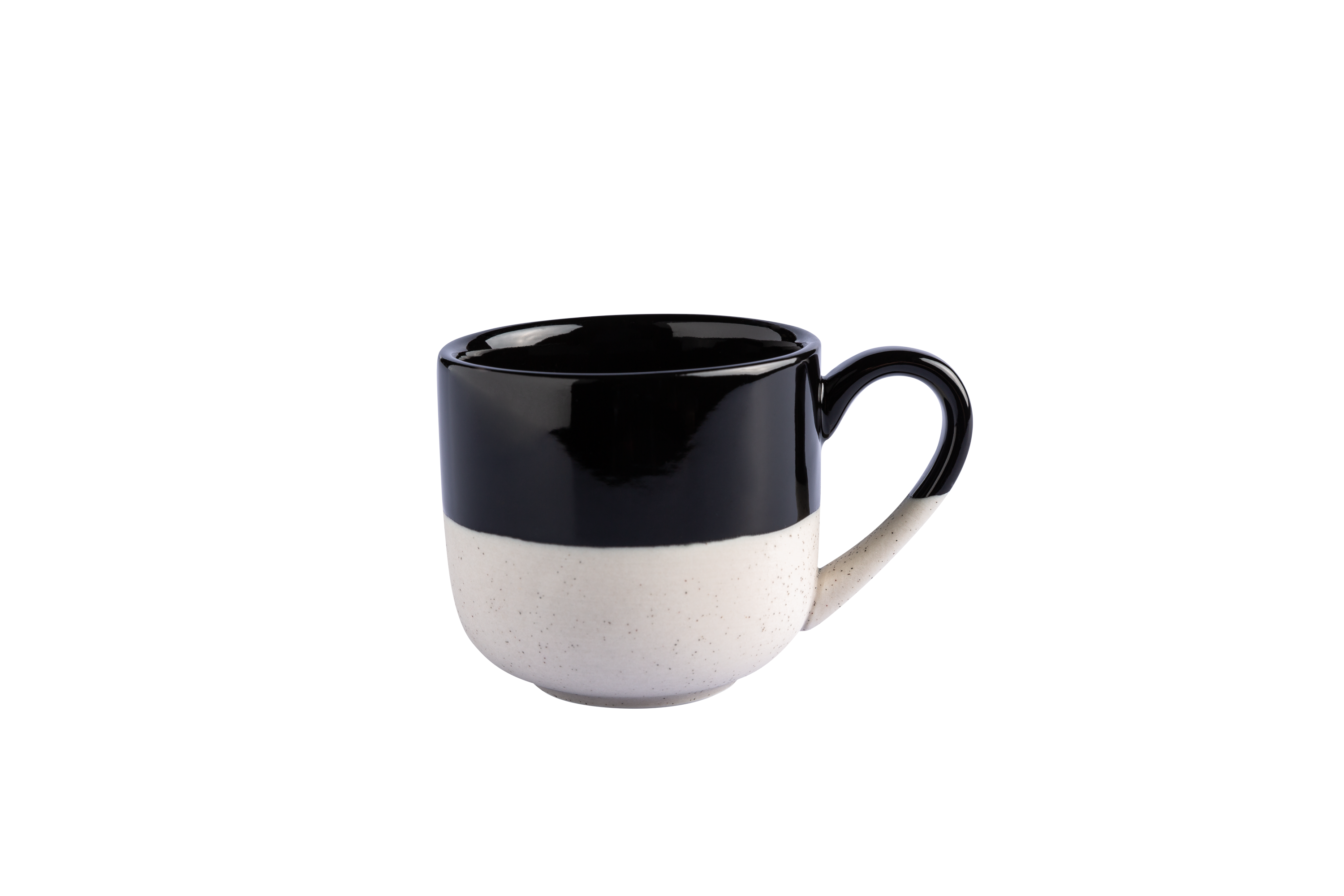 Eine schwarz-weiße Keramik-Tasse