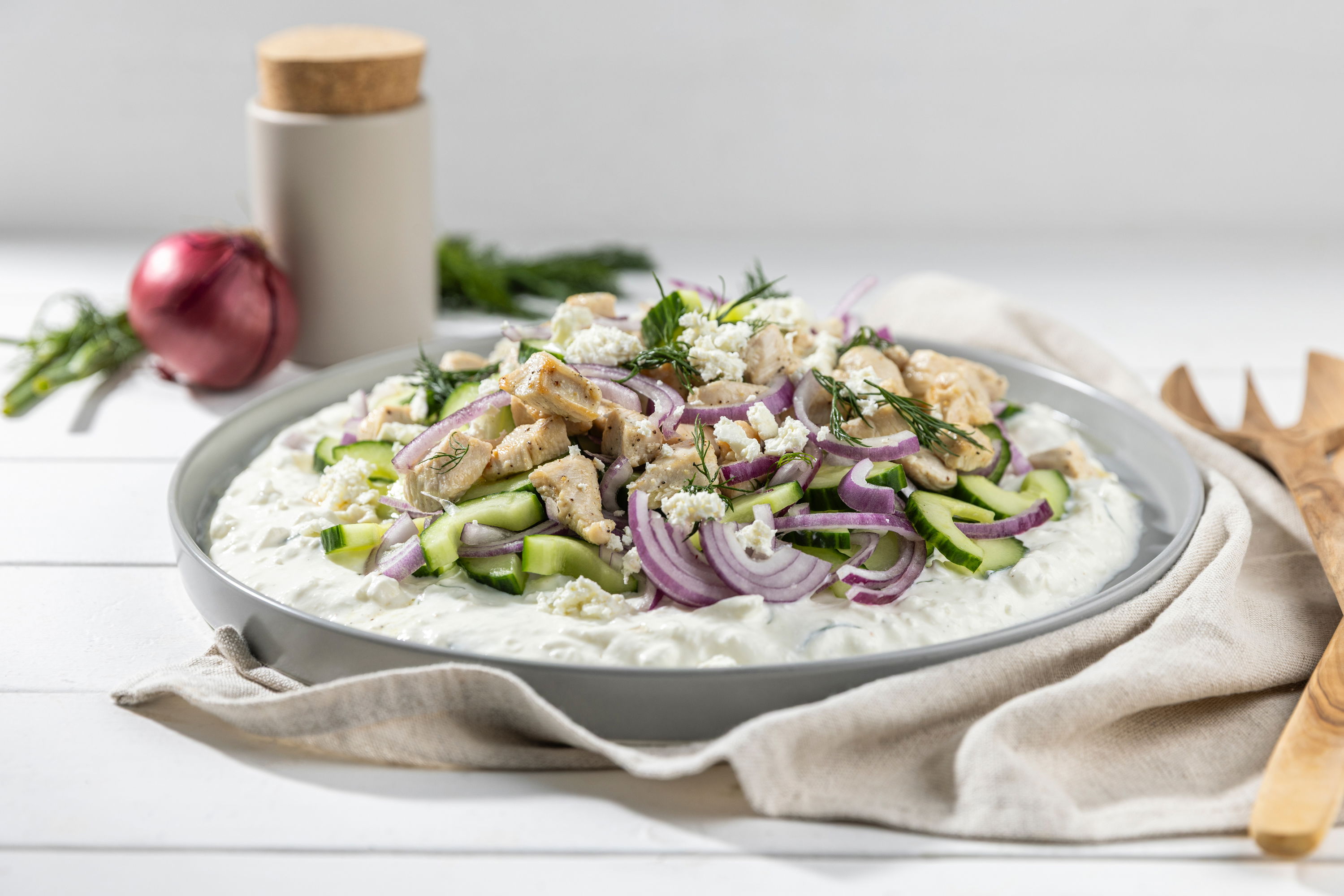 Tzatziki-Gurkensalat mit Hähnchen / High-Protein Salat