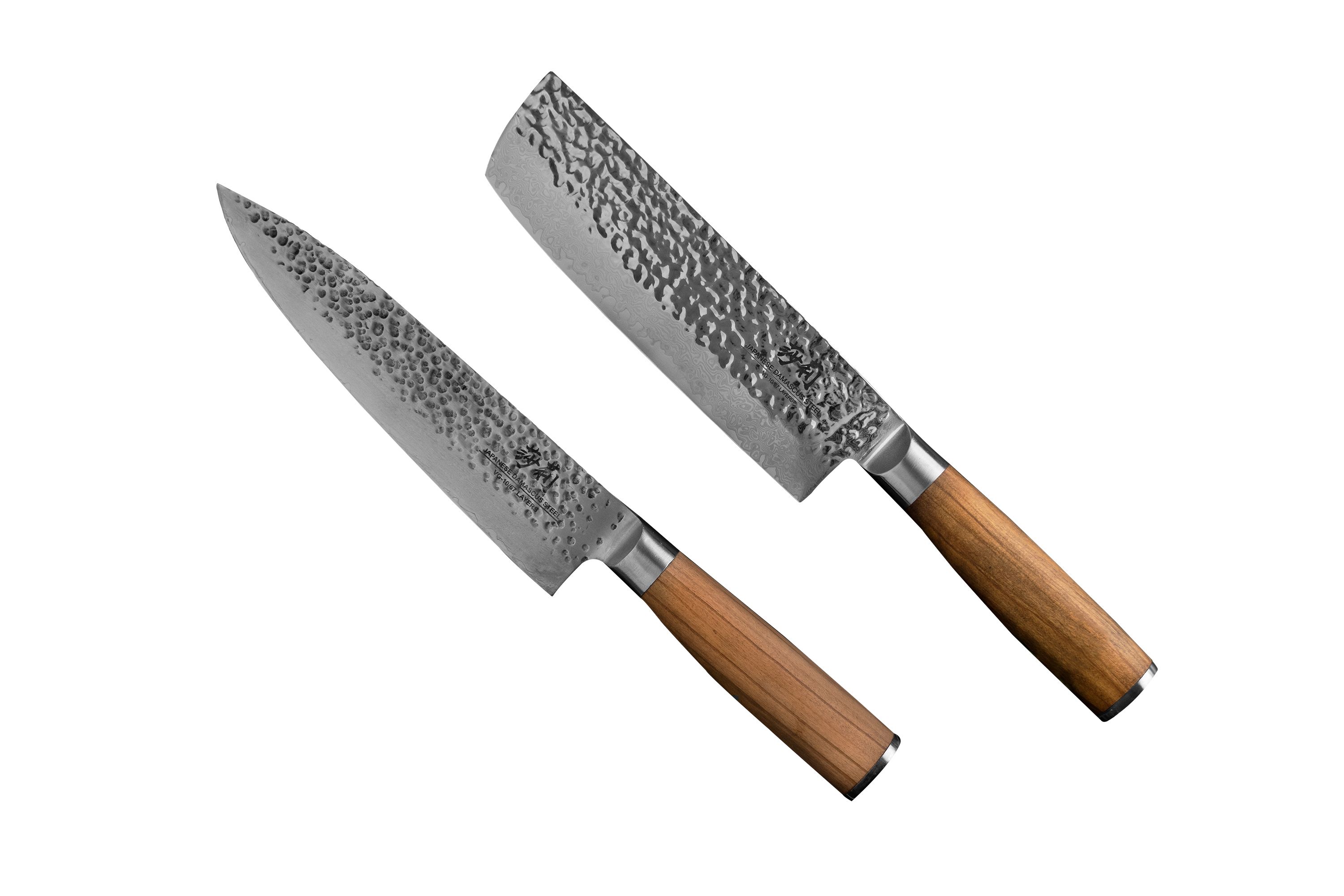 Zwei Messer mit silberner Klinge und hölzernem Griff