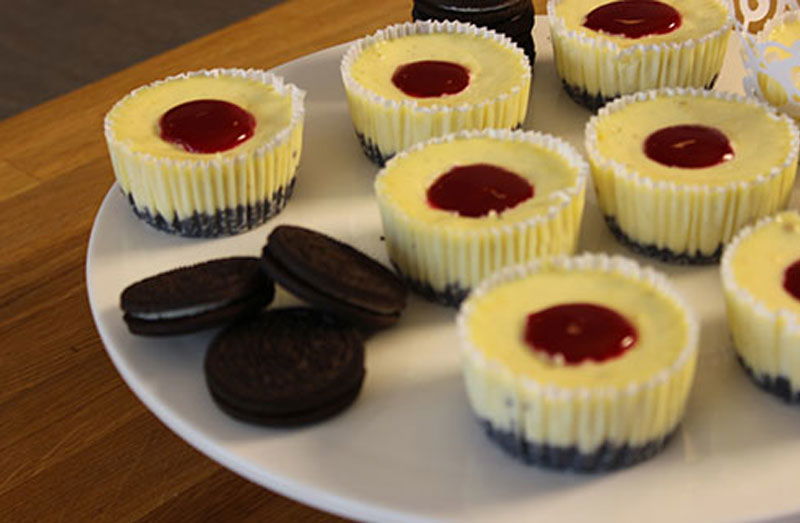 Oreo-Cheesecake-Muffins
