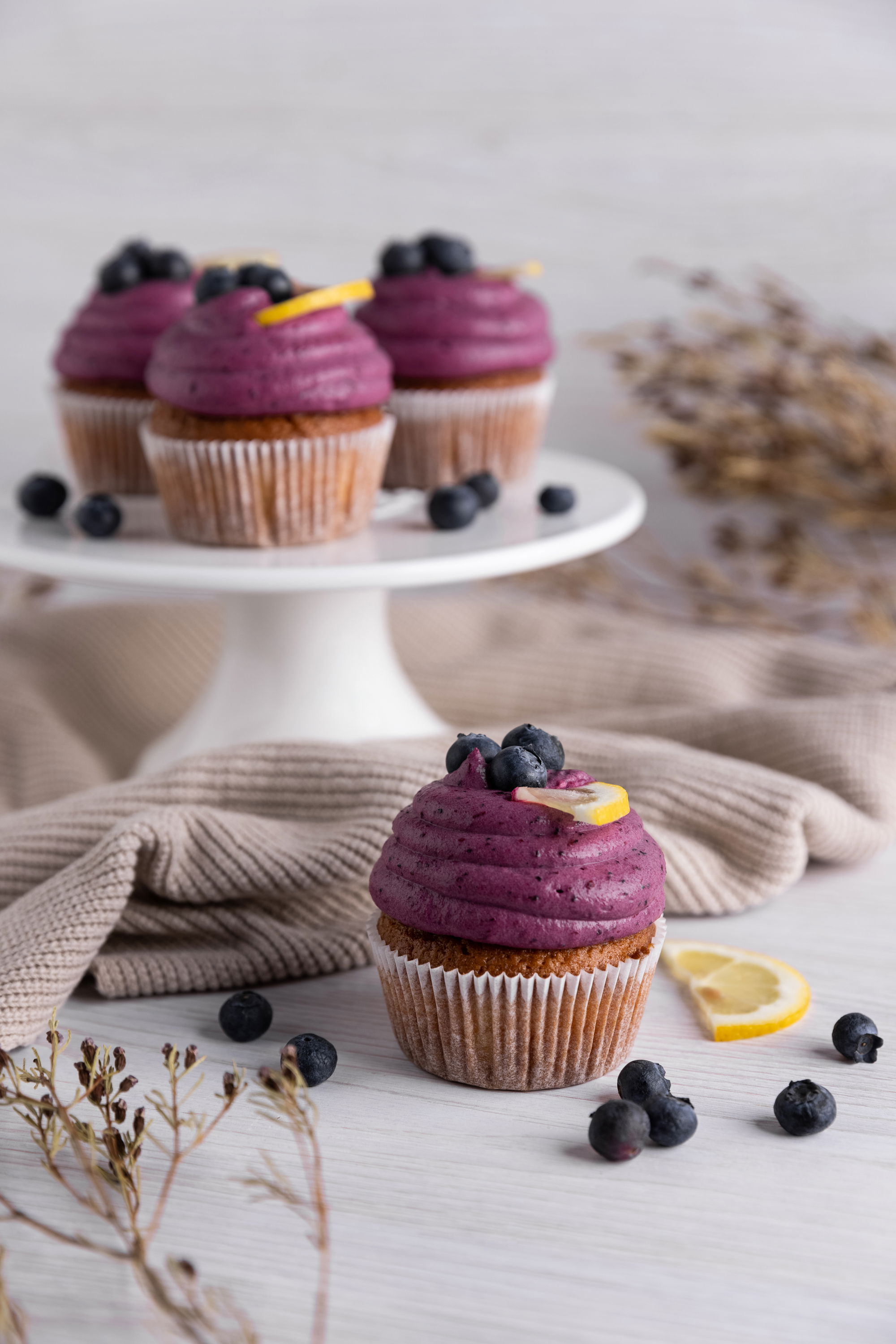 Blaubeer-Cupcakes mit Lemoncurd Füllung